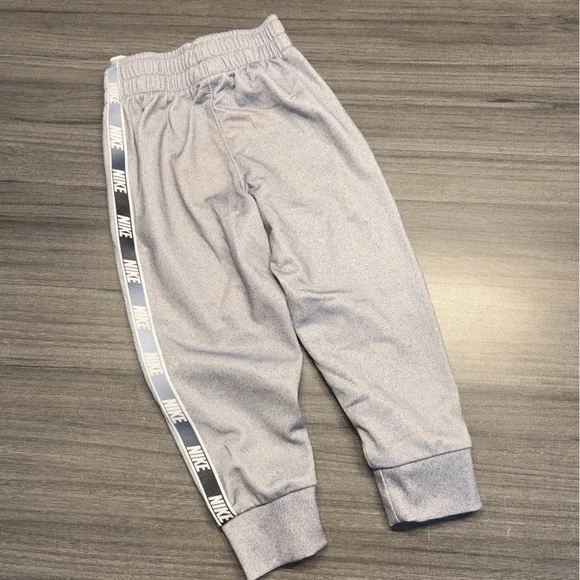 NIKE Boy Toddler 3 piece outfit 2T - Picture 8 of 10